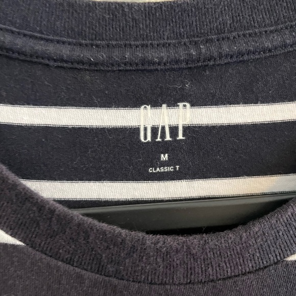 Gap navy and white striped Tshirt size medium - Picture 3 of 3